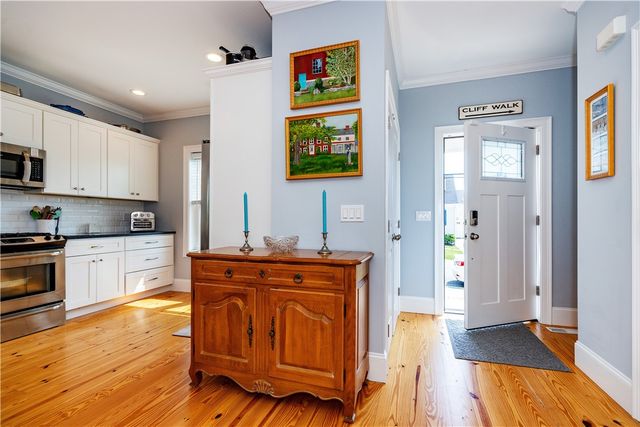 19 Eustis Avenue, Newport, RI 02840