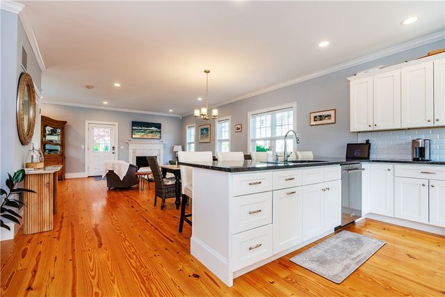 19 Eustis Avenue, Newport, RI 02840