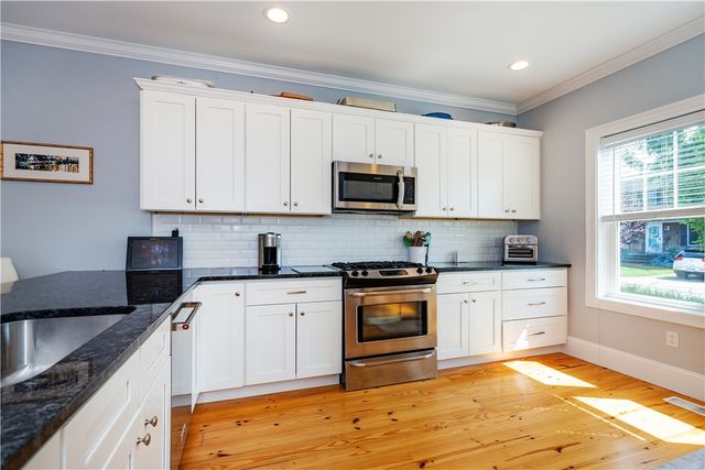 19 Eustis Avenue, Newport, RI 02840