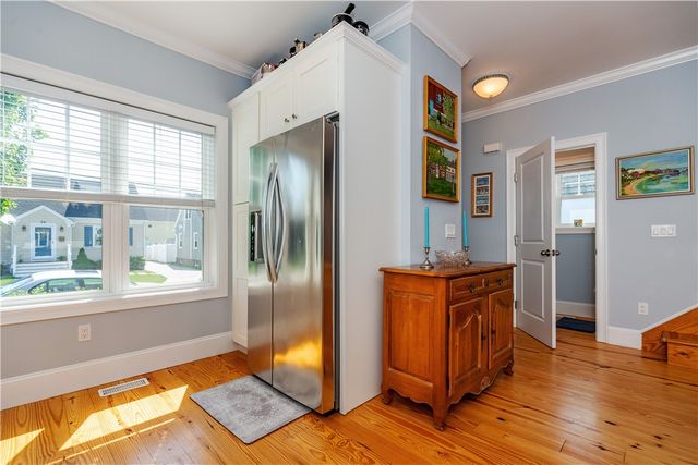 19 Eustis Avenue, Newport, RI 02840