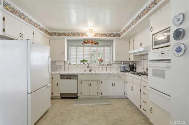 14951 Gilmore, Van Nuys, CA 91411