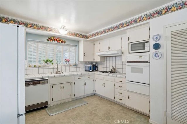 14951 Gilmore, Van Nuys, CA 91411