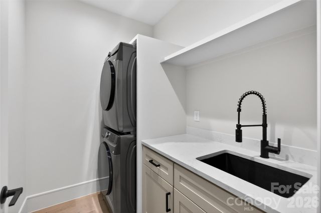 2616 Revolution Park Drive, Charlotte, NC 28208