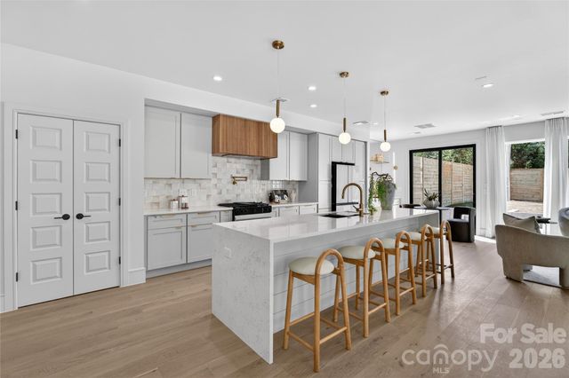 2616 Revolution Park Drive, Charlotte, NC 28208