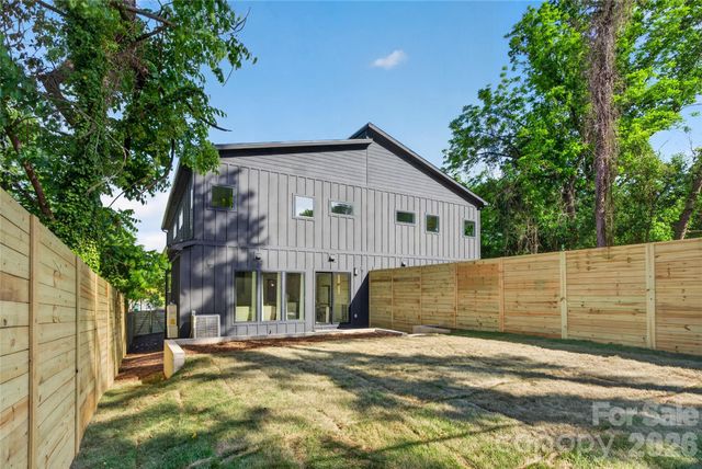 2616 Revolution Park Drive, Charlotte, NC 28208