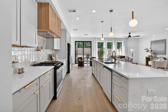 2616 Revolution Park Drive, Charlotte, NC 28208