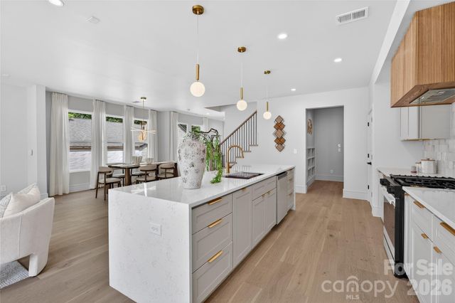 2616 Revolution Park Drive, Charlotte, NC 28208