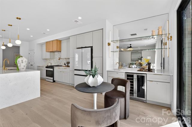 2616 Revolution Park Drive, Charlotte, NC 28208