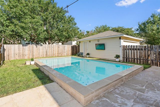 372 Tobin DR, Buda, TX 78610
