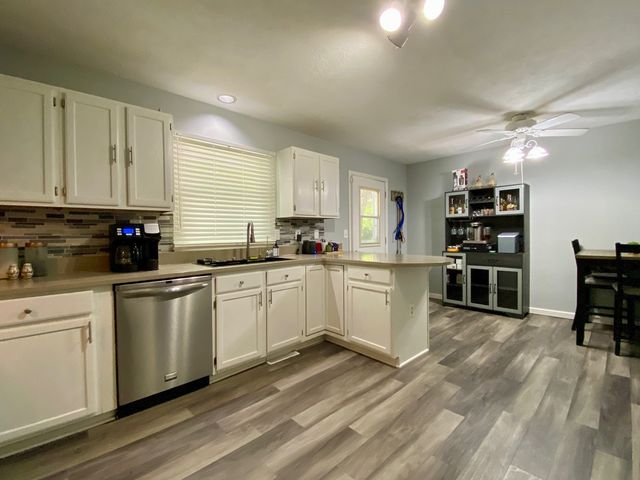 143 Liverpool Drive, Poplar Grove, IL 61065