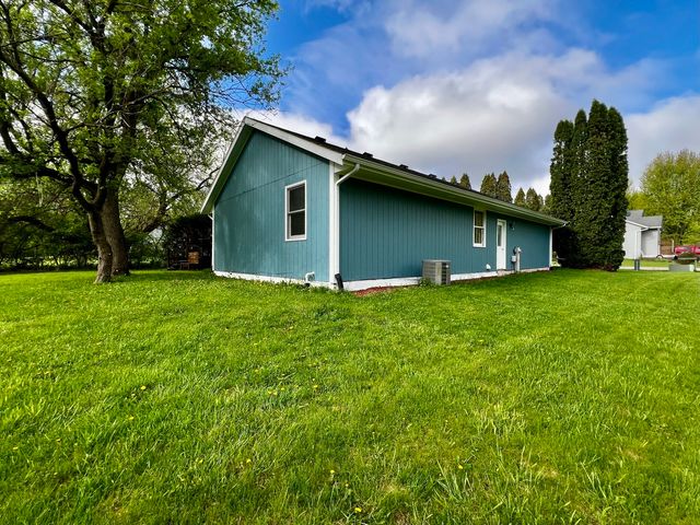 143 Liverpool Drive, Poplar Grove, IL 61065