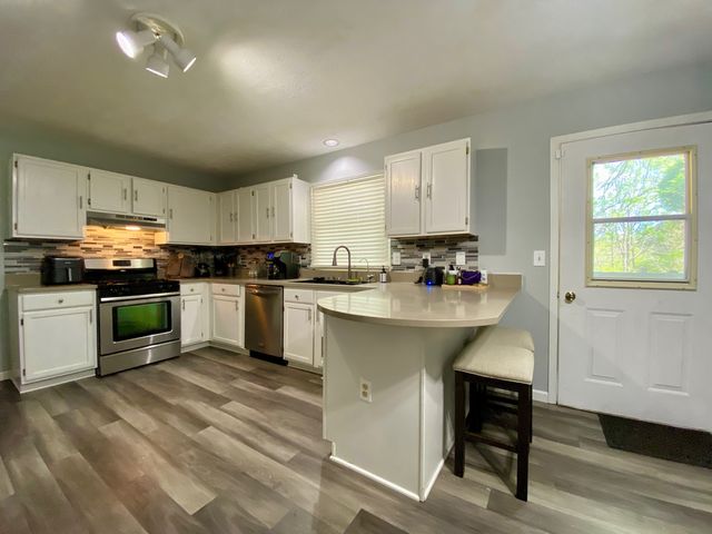 143 Liverpool Drive, Poplar Grove, IL 61065