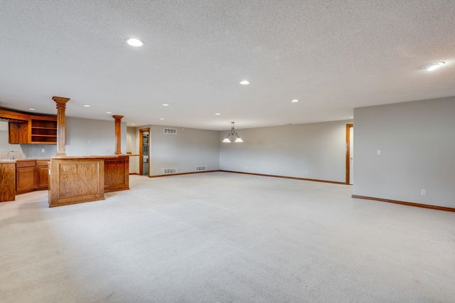 8602 W SHADOW LAKES ST., Wichita, KS 67205