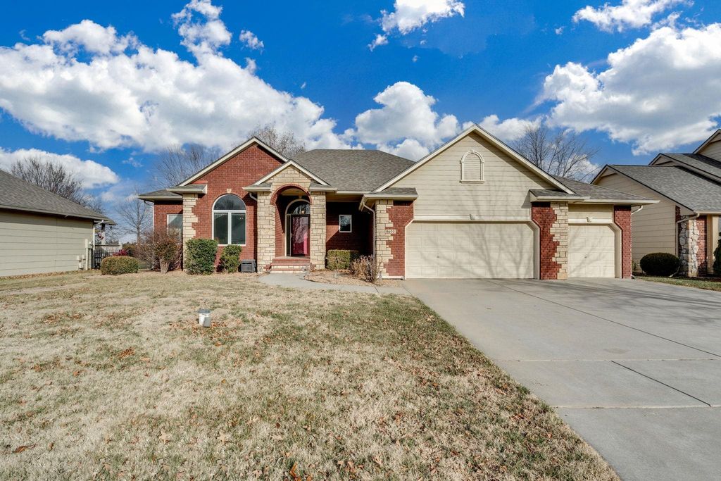 8602 W SHADOW LAKES ST., Wichita, KS 67205