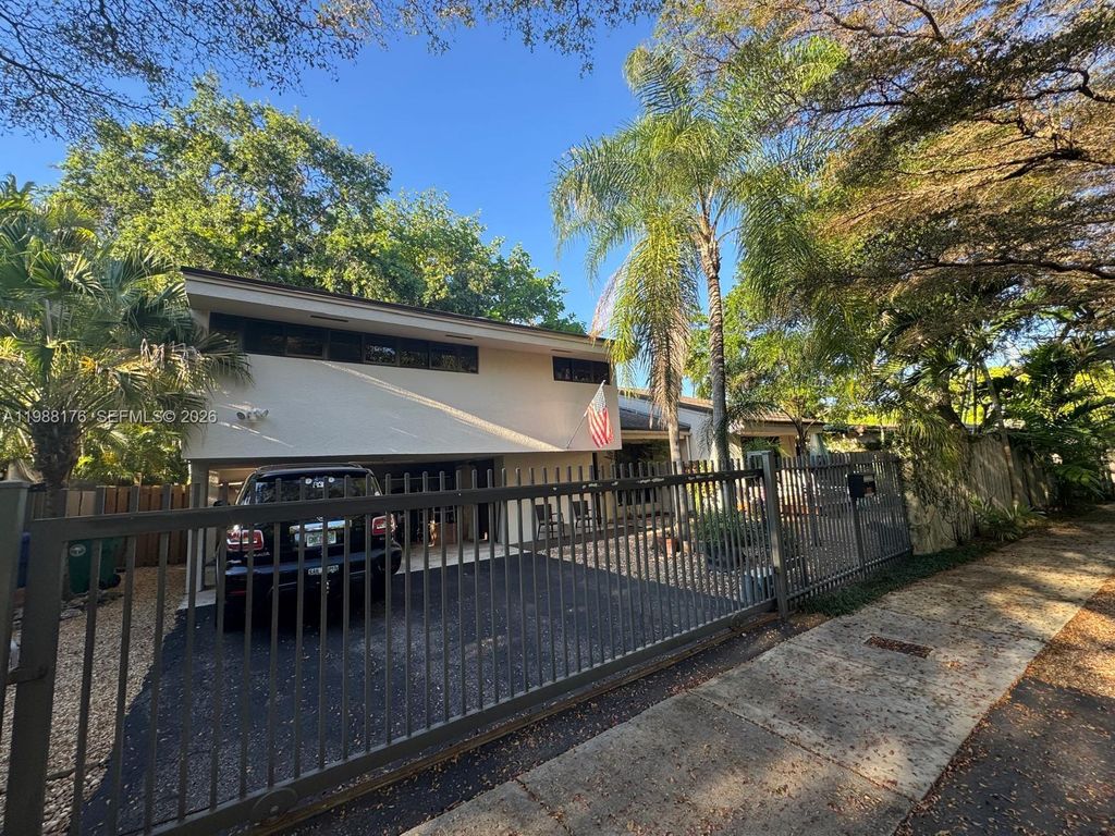 1753 Nocatee Dr, Miami, FL 33133