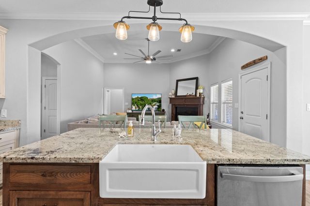 445 Bryant Blvd, Bridge City, TX 77611