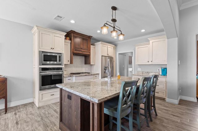 445 Bryant Blvd, Bridge City, TX 77611