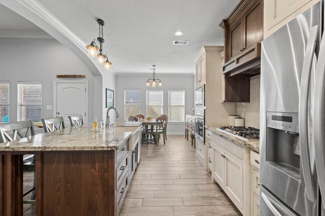 445 Bryant Blvd, Bridge City, TX 77611