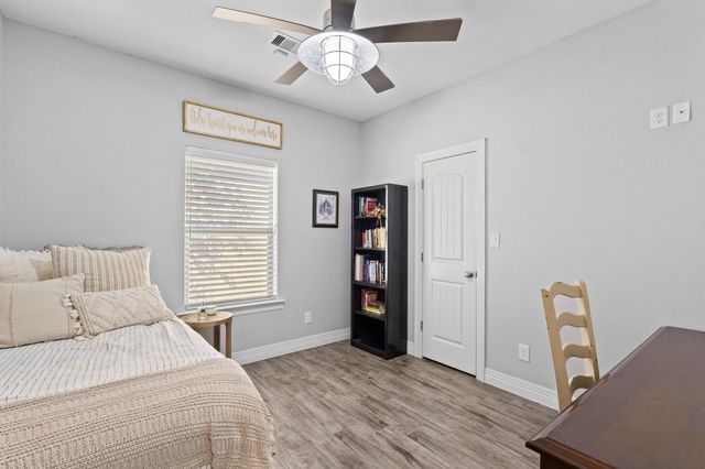 445 Bryant Blvd, Bridge City, TX 77611