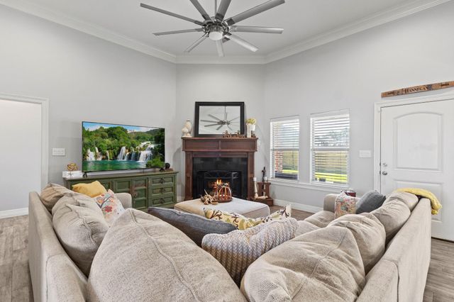 445 Bryant Blvd, Bridge City, TX 77611