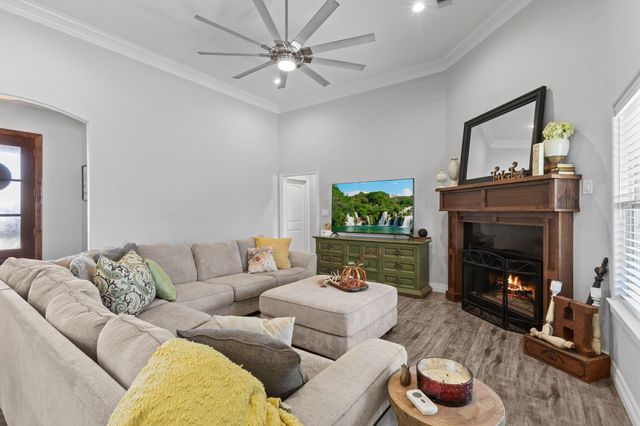 445 Bryant Blvd, Bridge City, TX 77611