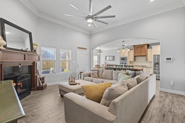 445 Bryant Blvd, Bridge City, TX 77611