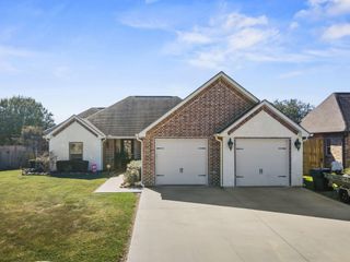 445 Bryant Blvd, Bridge City, TX 77611