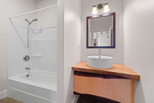 13 Goshen Road, Bradford, VT 05033