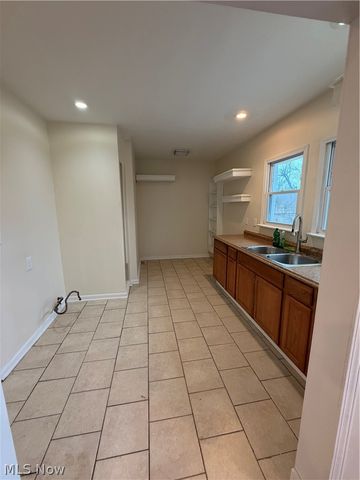 1333 E 142nd Street, East Cleveland, OH 44112