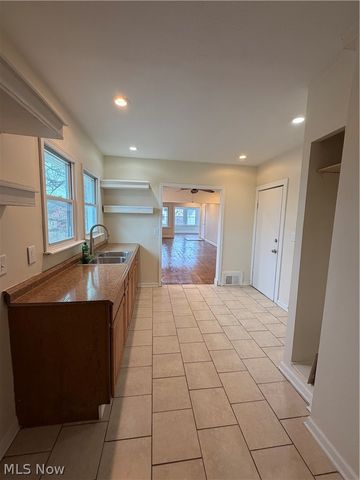 1333 E 142nd Street, East Cleveland, OH 44112