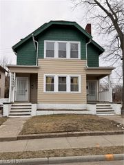1333 E 142nd Street, East Cleveland, OH 44112