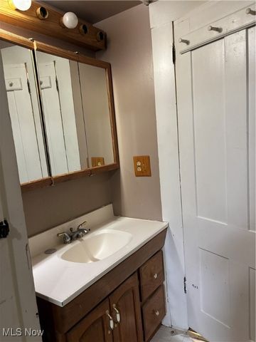 1243 Gomber Avenue, Cambridge, OH 43725