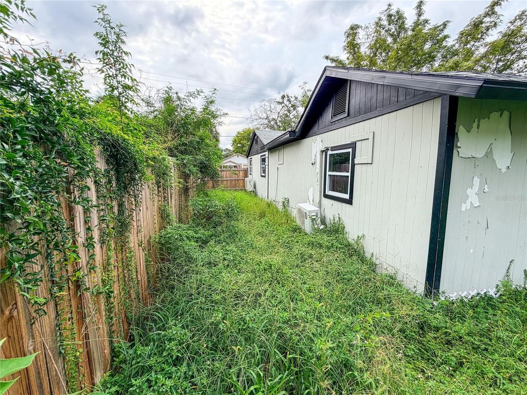 Image 3 of property listing at 8308 N MULBERRY STREET, Tampa, FL 33604
