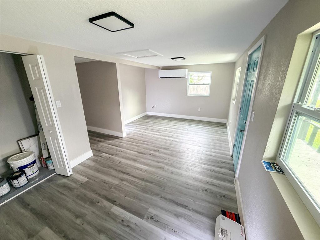 Image 5 of property listing at 8308 N MULBERRY STREET, Tampa, FL 33604