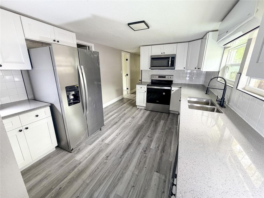 Image 6 of property listing at 8308 N MULBERRY STREET, Tampa, FL 33604
