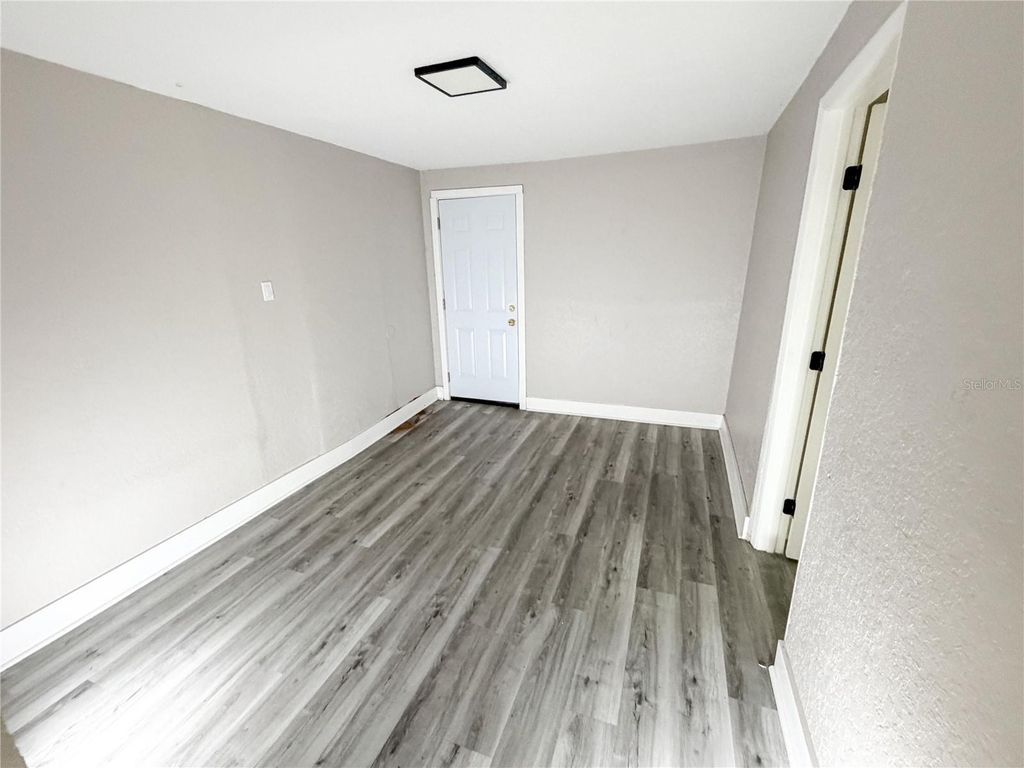 Image 8 of property listing at 8308 N MULBERRY STREET, Tampa, FL 33604