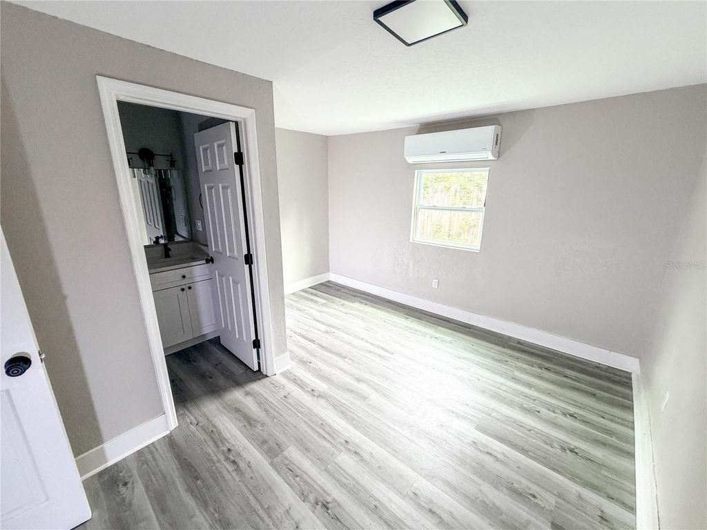 Image 10 of property listing at 8308 N MULBERRY STREET, Tampa, FL 33604