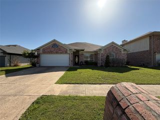 6717 Smallwood Drive, Arlington, TX 76001