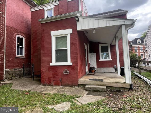 311 W HIGH ST, Womelsdorf, PA 19567