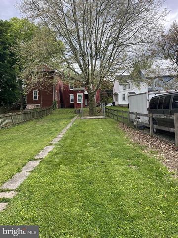 311 W HIGH ST, Womelsdorf, PA 19567