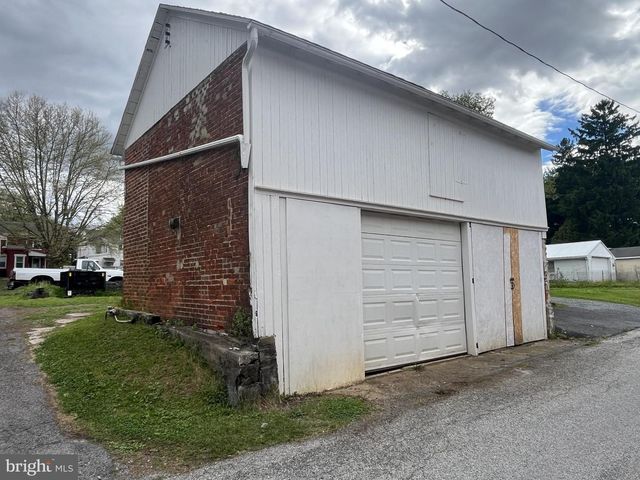311 W HIGH ST, Womelsdorf, PA 19567