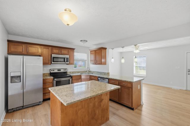 7714 Texlyn Ct, Louisville, KY 40258