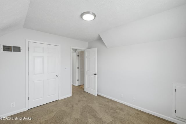 7714 Texlyn Ct, Louisville, KY 40258