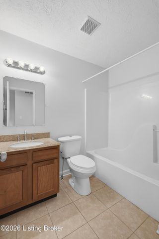 7714 Texlyn Ct, Louisville, KY 40258