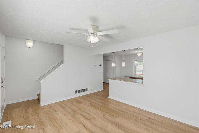 7714 Texlyn Ct, Louisville, KY 40258