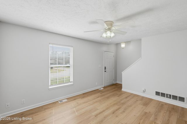 7714 Texlyn Ct, Louisville, KY 40258