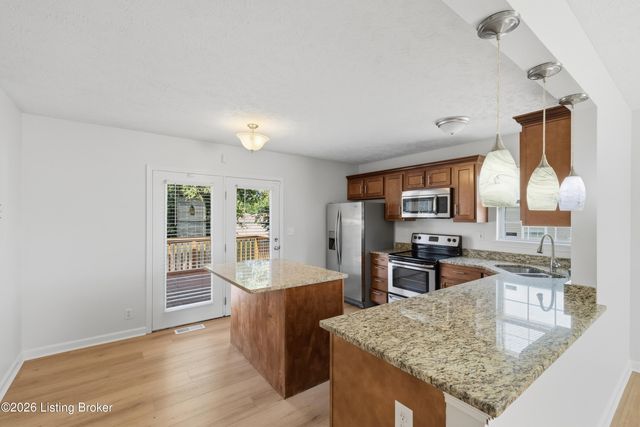 7714 Texlyn Ct, Louisville, KY 40258