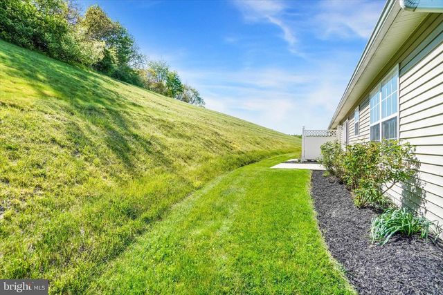 7172 SENECA RIDGE DR, York, PA 17403