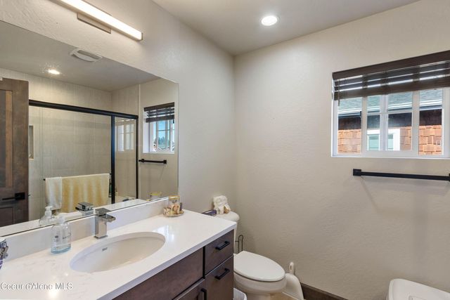 34 Pomrankey LN, Dover, ID 83825