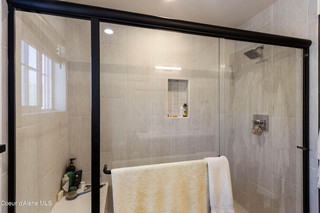 34 Pomrankey LN, Dover, ID 83825